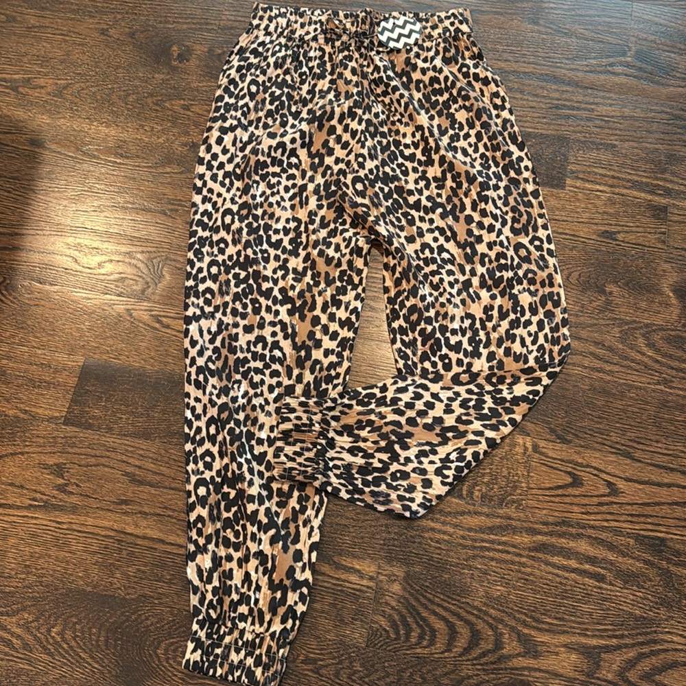 **NWT** Charlie Paige Leopard Print Joggers - Picture 2 of 6